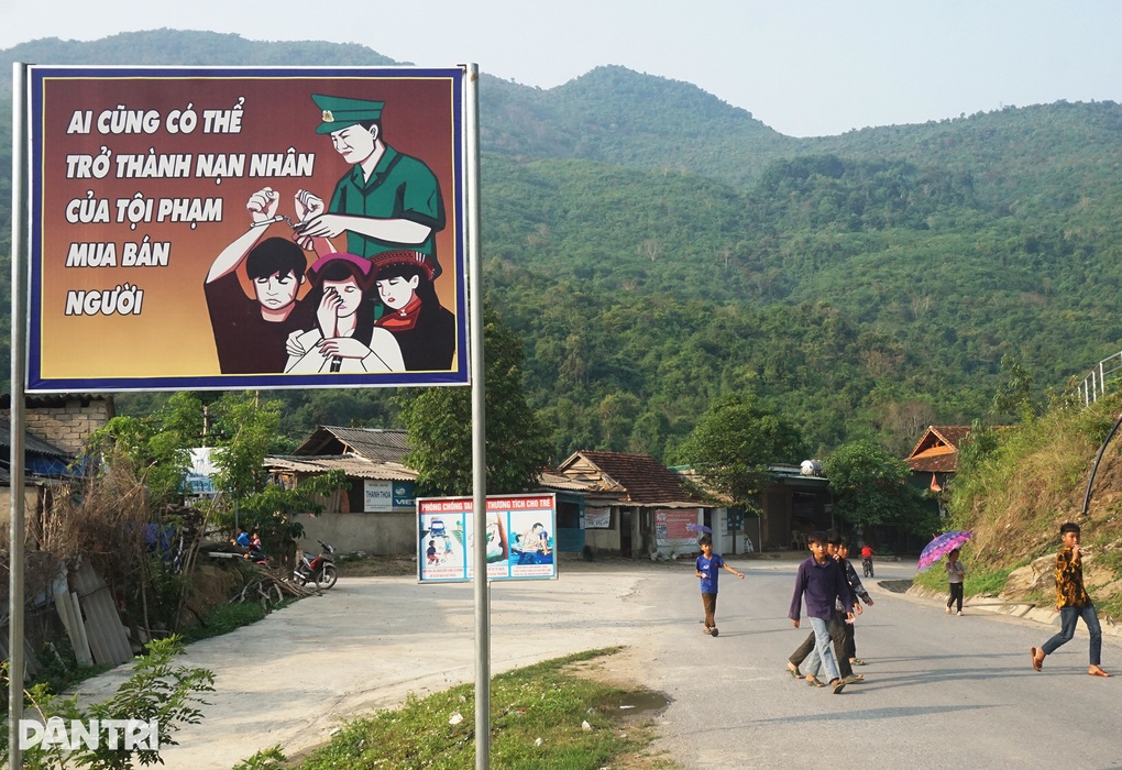 Canh bầu để chặn nạn bán bào thai ở xã vùng cao - 5 Canh bầu để chặn nạn bán bào thai ở xã vùng cao - 5