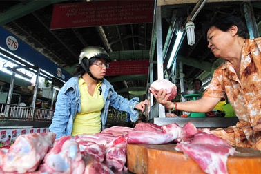 Méo mó thị trường thực phẩm: Người nuôi bán rẻ, người dùng mua đắt
