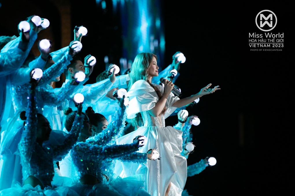Đạo diễn Hoàng Nhật Nam chia sẻ về sân khấu đêm chung kết Miss World Vietnam 2023 - 6 Đạo diễn Hoàng Nhật Nam chia sẻ về sân khấu đêm chung kết Miss World Vietnam 2023 - 6