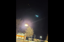Cụm ánh sáng kì lạ xuất hiện trên bầu trời nước Mỹ