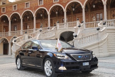 Lexus LS600h được chọn cho đám cưới hoàng gia Monaco