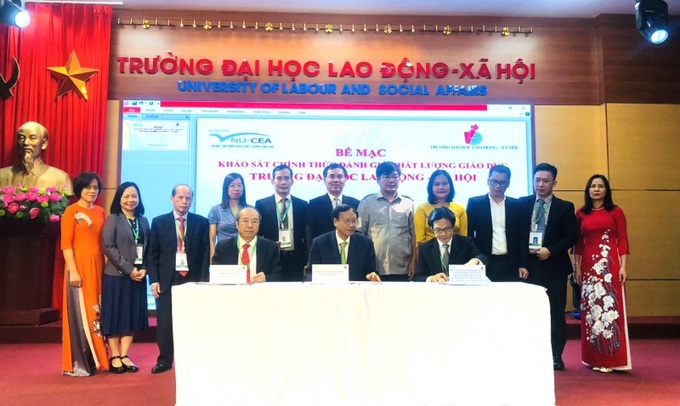 Lễ ký biên bản ghi nhớ hoàn thành đợt khảo sát chính thức đánh giá chất lượng giáo dục chu kỳ 2 Trường Đại học Lao động - Xã hội