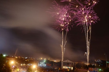 Cả nước háo hức chờ đón phút giao thừa