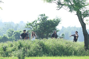 Vy Oanh làm MV về quê hương đất nước