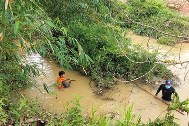Nữ sinh bị nước cuốn tử vong trên đường đi học về