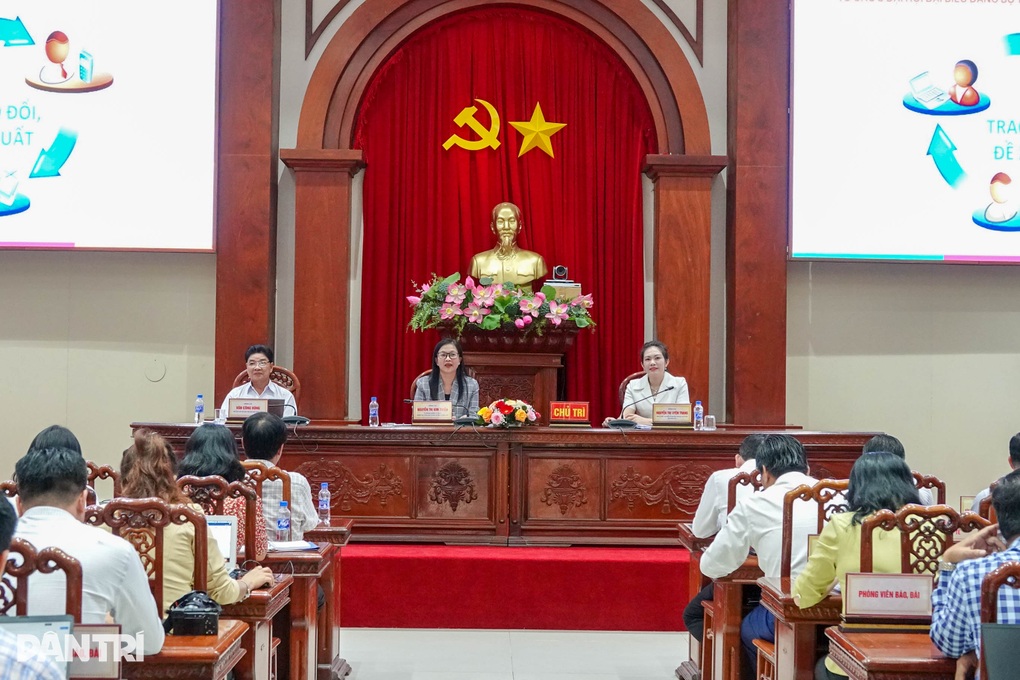 Đại hội đại biểu Đảng bộ tỉnh Đồng Tháp: Tài liệu sẽ hoàn toàn số hoá - 2 Đại hội đại biểu Đảng bộ tỉnh Đồng Tháp: Tài liệu sẽ hoàn toàn số hoá - 2