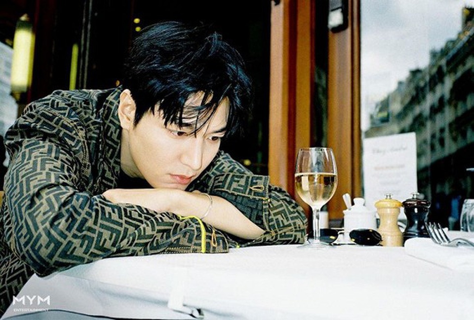 Ngất ngây trước loạt ảnh đời thường của mỹ nam Lee Min Ho - 3 Ngất ngây trước loạt ảnh đời thường của mỹ nam Lee Min Ho - 3