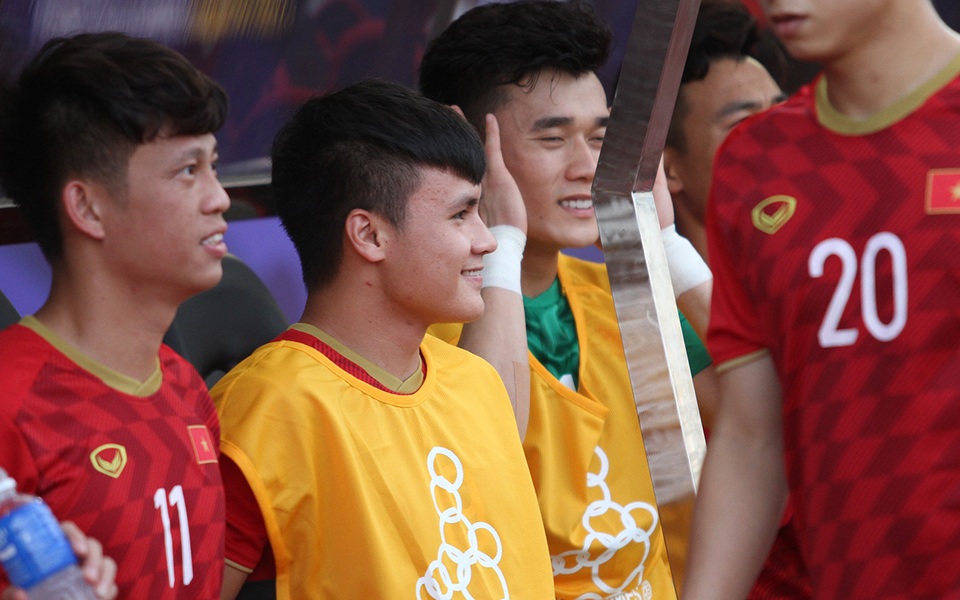 Quang Hải đăm chiêu nhìn đội nhà bị U22 Thái Lan dẫn bàn - 10 Quang Hải đăm chiêu nhìn đội nhà bị U22 Thái Lan dẫn bàn - 10