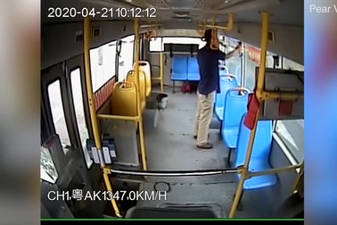 Đánh tài xế vì bị nhắc đeo khẩu trang, hành khách lĩnh án tù hơn 3 năm