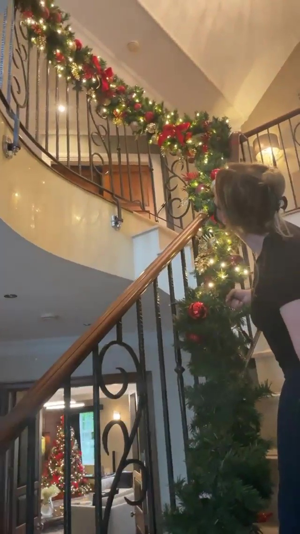 Thi đấu xa nhà, Thiago Silva bất ngờ được bà xã tặng “quà” - 3