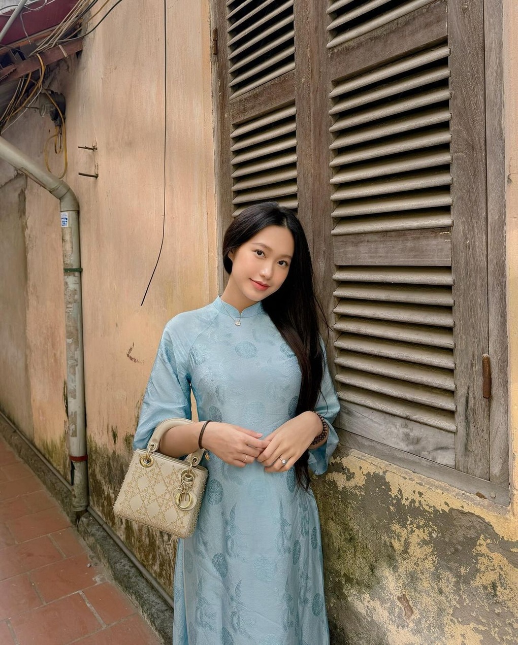 Nhiều mỹ nhân Việt chuộng mẫu túi bất ly thân của Công nương Diana - 3 Nhiều mỹ nhân Việt chuộng mẫu túi bất ly thân của Công nương Diana - 3