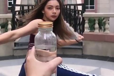 Mỹ nữ con nhà võ Katleen Phan Võ tung cú đá vòng cầu bay nắp chai cực "ngầu"