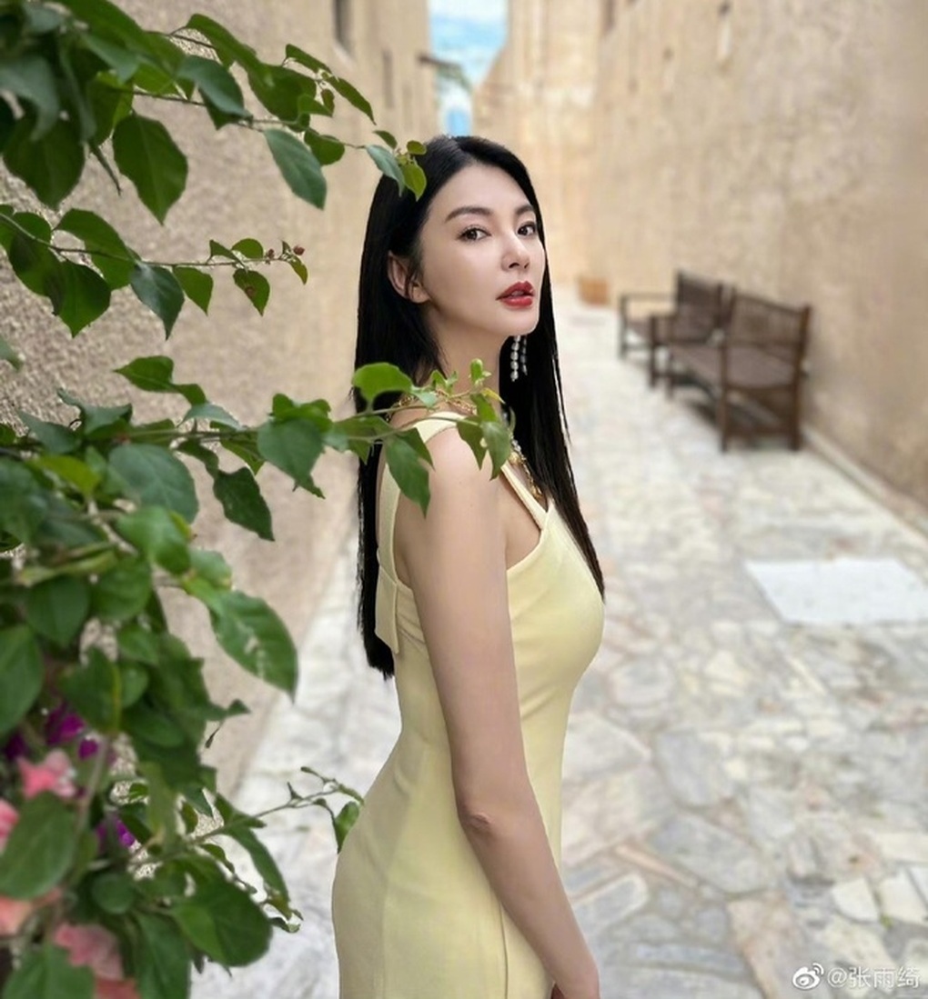 Tình trường ồn ào của mỹ nhân ngư Trương Vũ Kỳ - 2 Tình trường ồn ào của mỹ nhân ngư Trương Vũ Kỳ - 2