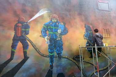 Người Đà Lạt vẽ bích họa, tưởng nhớ 3 chiến sĩ hy sinh tại vụ cháy ở Hà Nội