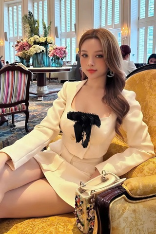 Huyền Baby giữ vẻ tươi trẻ, ngọt ngào nhờ gu thời trang "ăn gian" tuổi tác - 13