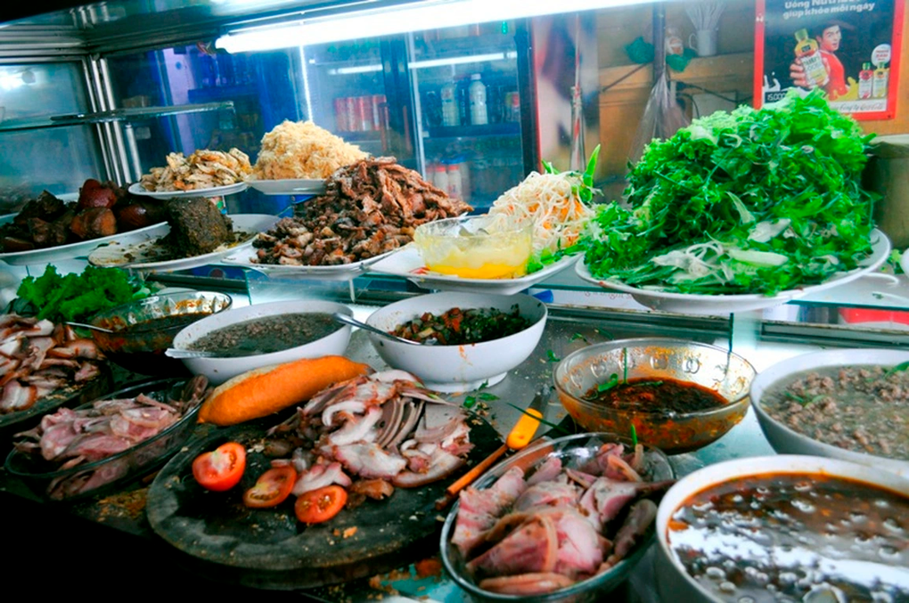 Khách Tây tiếc nuối khi thấy quán bánh mì Phượng Hội An bất ngờ đóng cửa - 1 Khách Tây tiếc nuối khi thấy quán bánh mì Phượng Hội An bất ngờ đóng cửa - 1