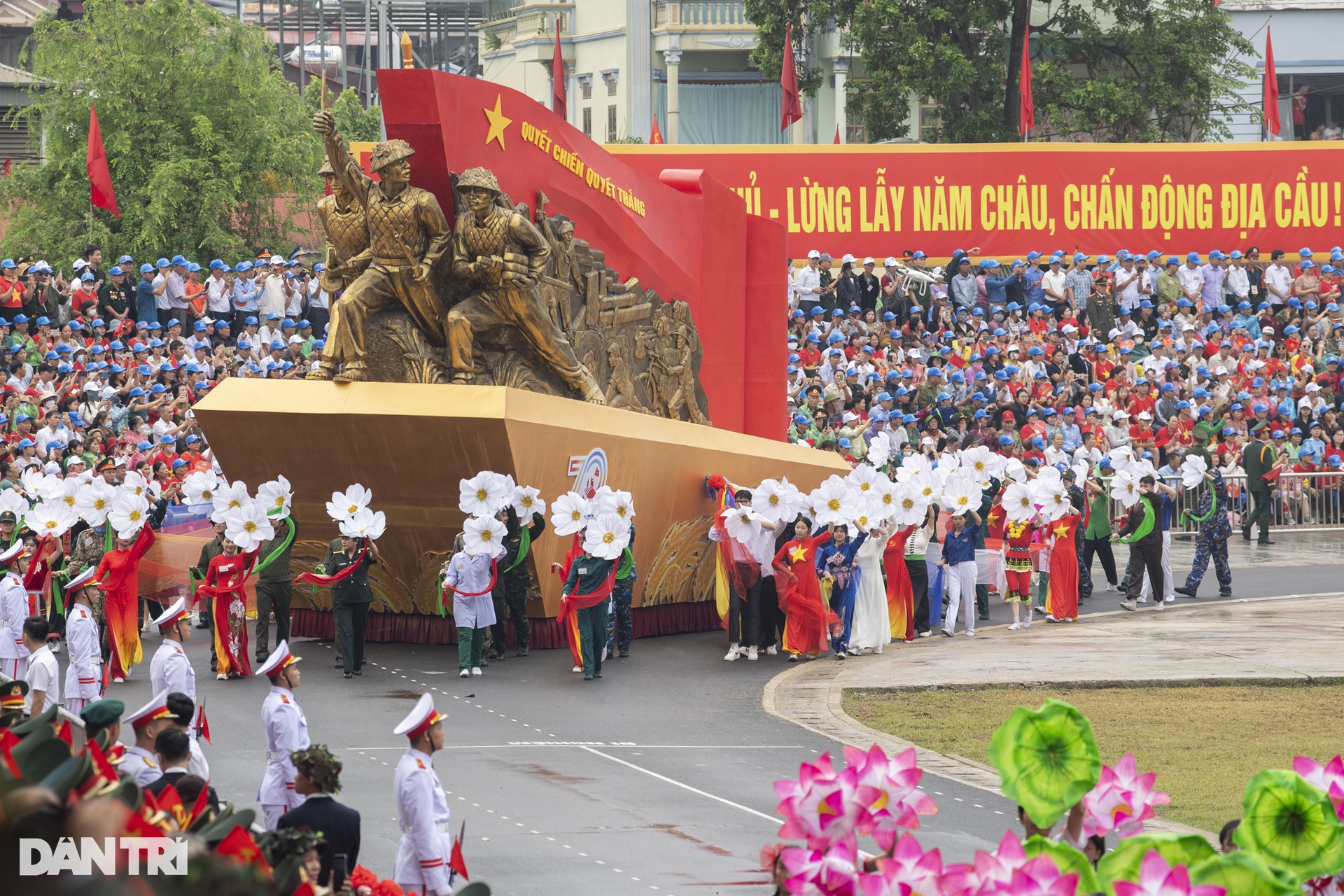 Hình ảnh ấn tượng Lễ diễu binh kỷ niệm 70 năm Chiến thắng Điện Biên Phủ - 4