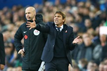 Arsenal vượt mặt Man Utd, Conte chưa thể thay đổi Tottenham