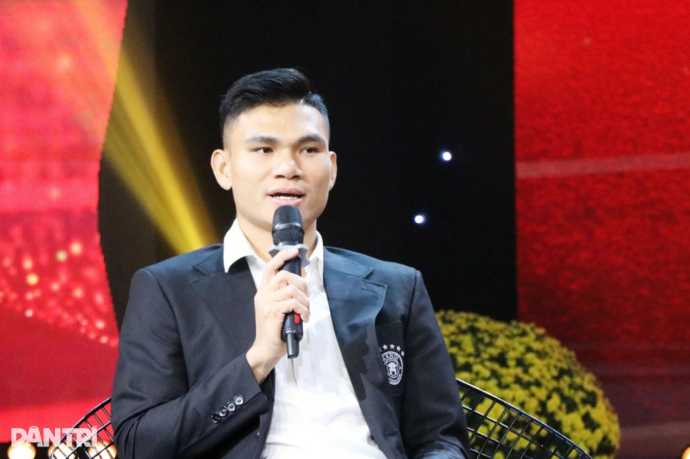 Mẹ cầu thủ Xuân Mạnh vay lãi, bán trâu để mua giày tập cho con - 2 Mẹ cầu thủ Xuân Mạnh vay lãi, bán trâu để mua giày tập cho con - 2