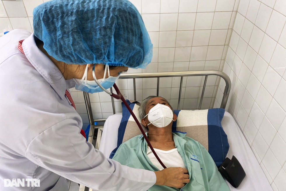 Bác sĩ lý giải nguyên nhân nhiều người muốn tự tử khi điều trị hậu Covid-19 - 2 Bác sĩ lý giải nguyên nhân nhiều người muốn tự tử khi điều trị hậu Covid-19 - 2