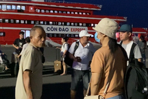 Tàu cao tốc TPHCM - Côn Đảo huy động 50 xe trung chuyển sau "vỡ trận"