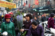 Chợ phố cổ Hà Nội ngày 30 Tết có gì?