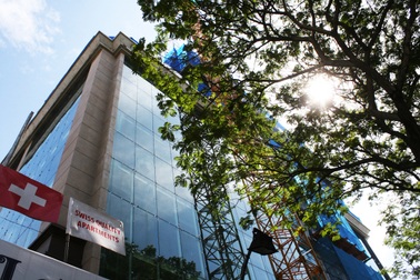 Léman vươn mình đứng dậy