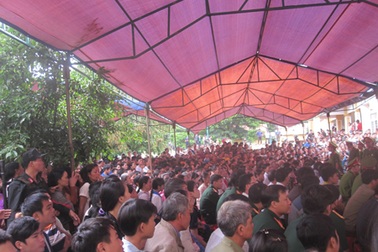 Hàng nghìn người tham dự phiên tòa gây chấn động vùng quê