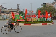 Thành phố Điện Biên Phủ rực rỡ cờ hoa trước ngày đại lễ 7/5