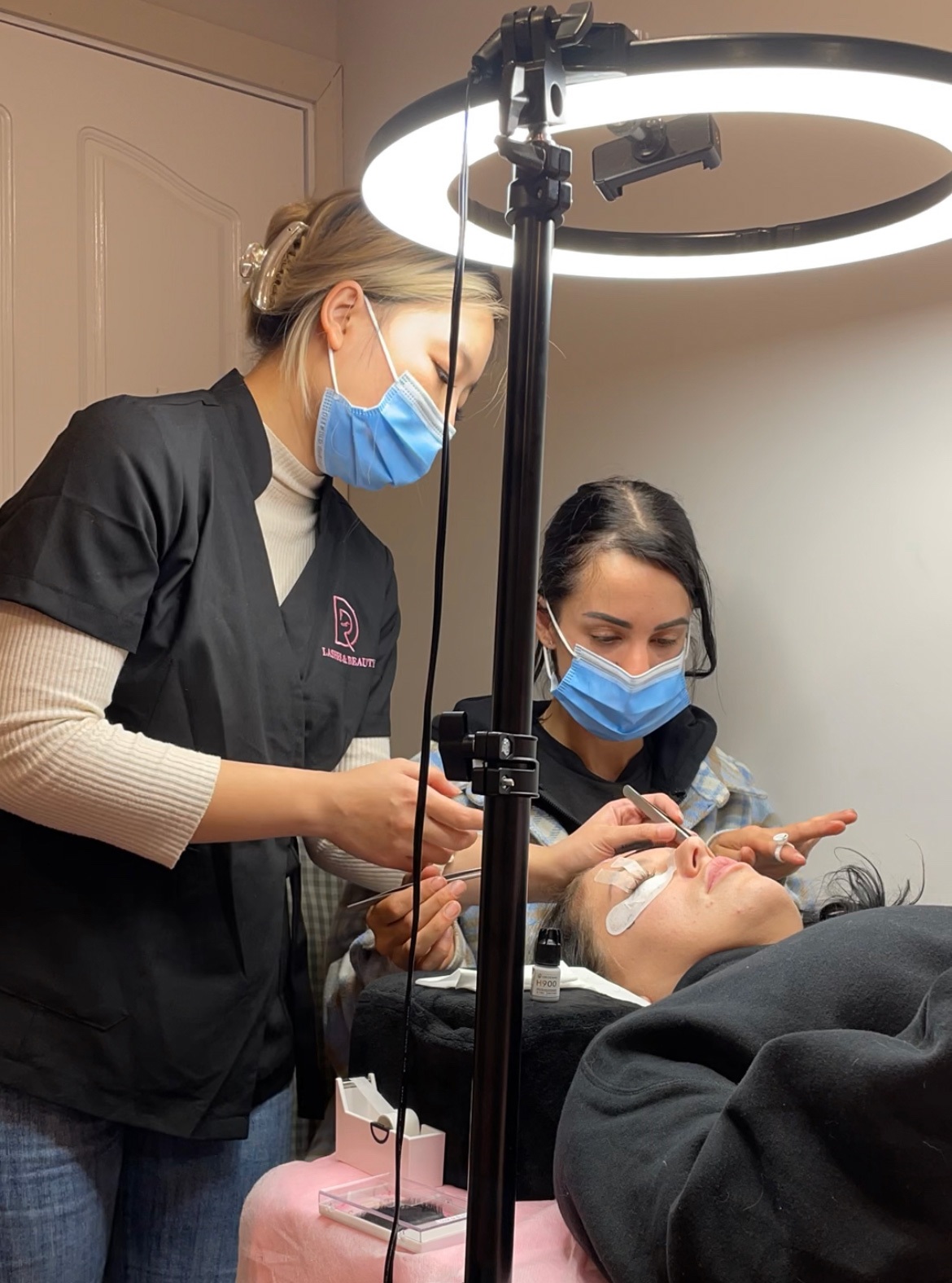 Sen stát se zdravotní sestrou mladého majitele generace Z v Austrálii - 3 Ước mơ trở thành nữ y tá của cô chủ nhỏ Gen Z trên đất Úc - 3