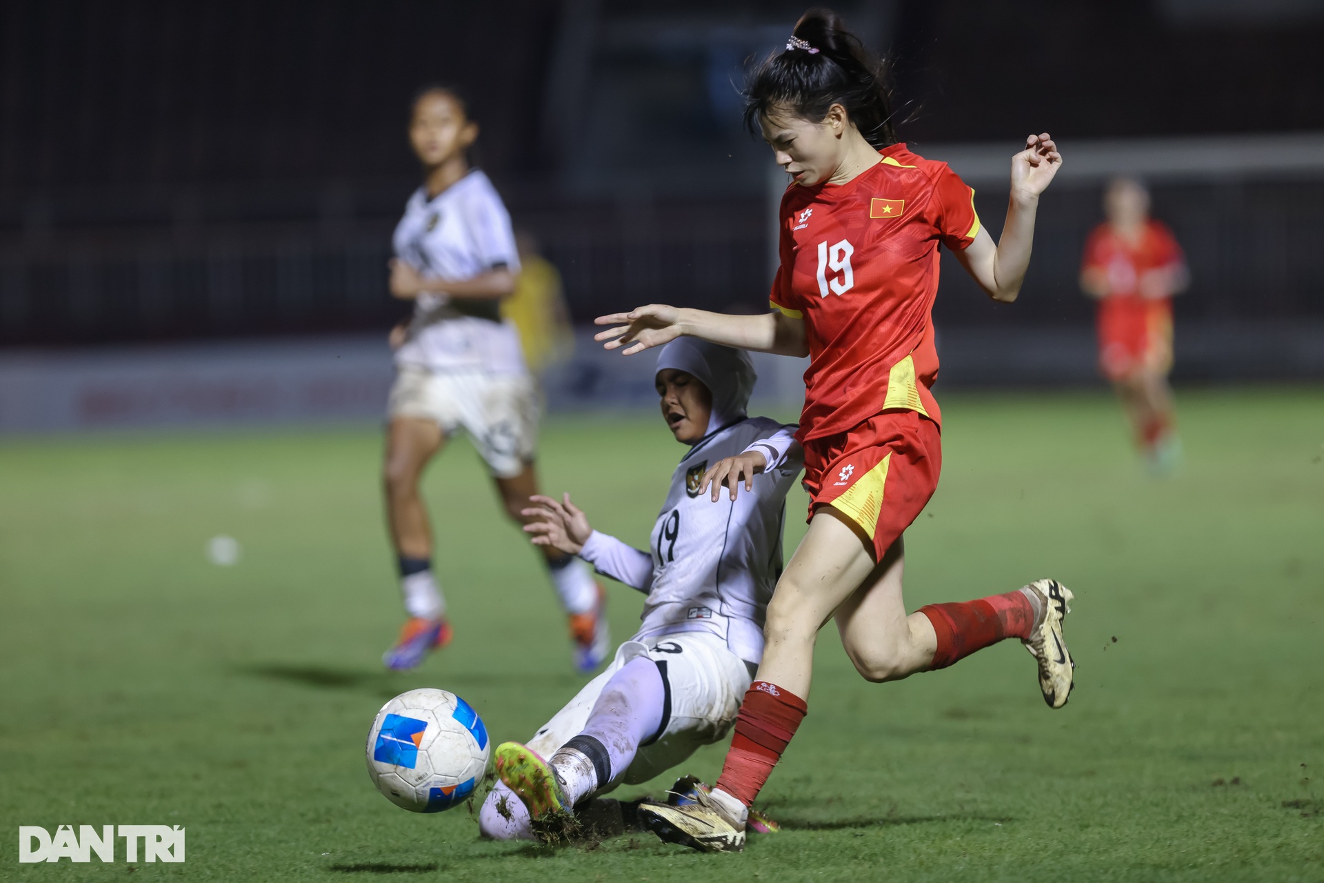 Thắng đậm Indonesia, Việt Nam gặp Thái Lan ở chung kết U19 nữ Đông Nam Á - 10