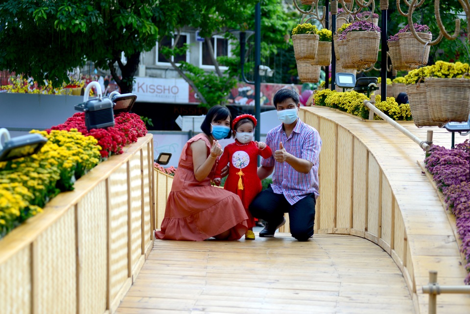 Hoạt động của người dân cả nước sáng ngày đầu năm mới Tân Sửu - 12