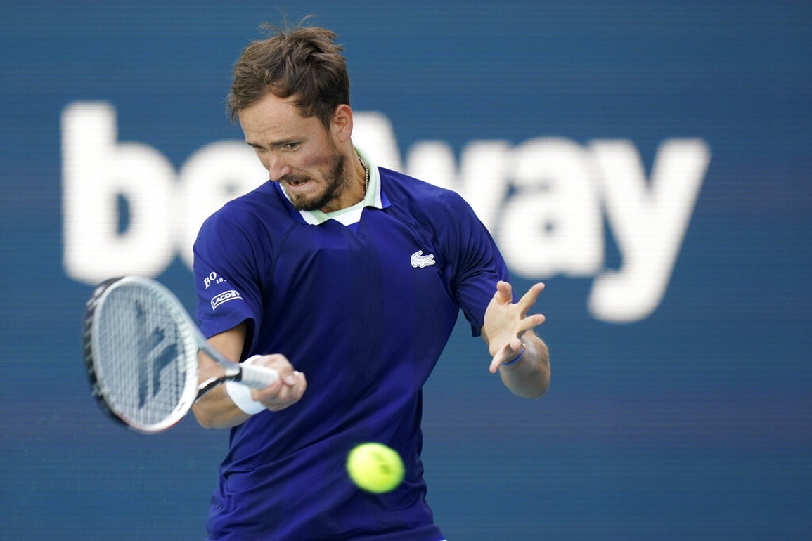 Medvedev tiến vào tứ kết Miami Open 2022 - 1 Medvedev tiến vào tứ kết Miami Open 2022 - 1