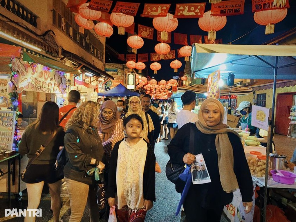 Khóc thét vì tour giá rẻ, 3h sáng phải thức dậy, bữa ăn toàn rau - 6 Khóc thét vì tour giá rẻ, 3h sáng phải thức dậy, bữa ăn toàn rau - 6