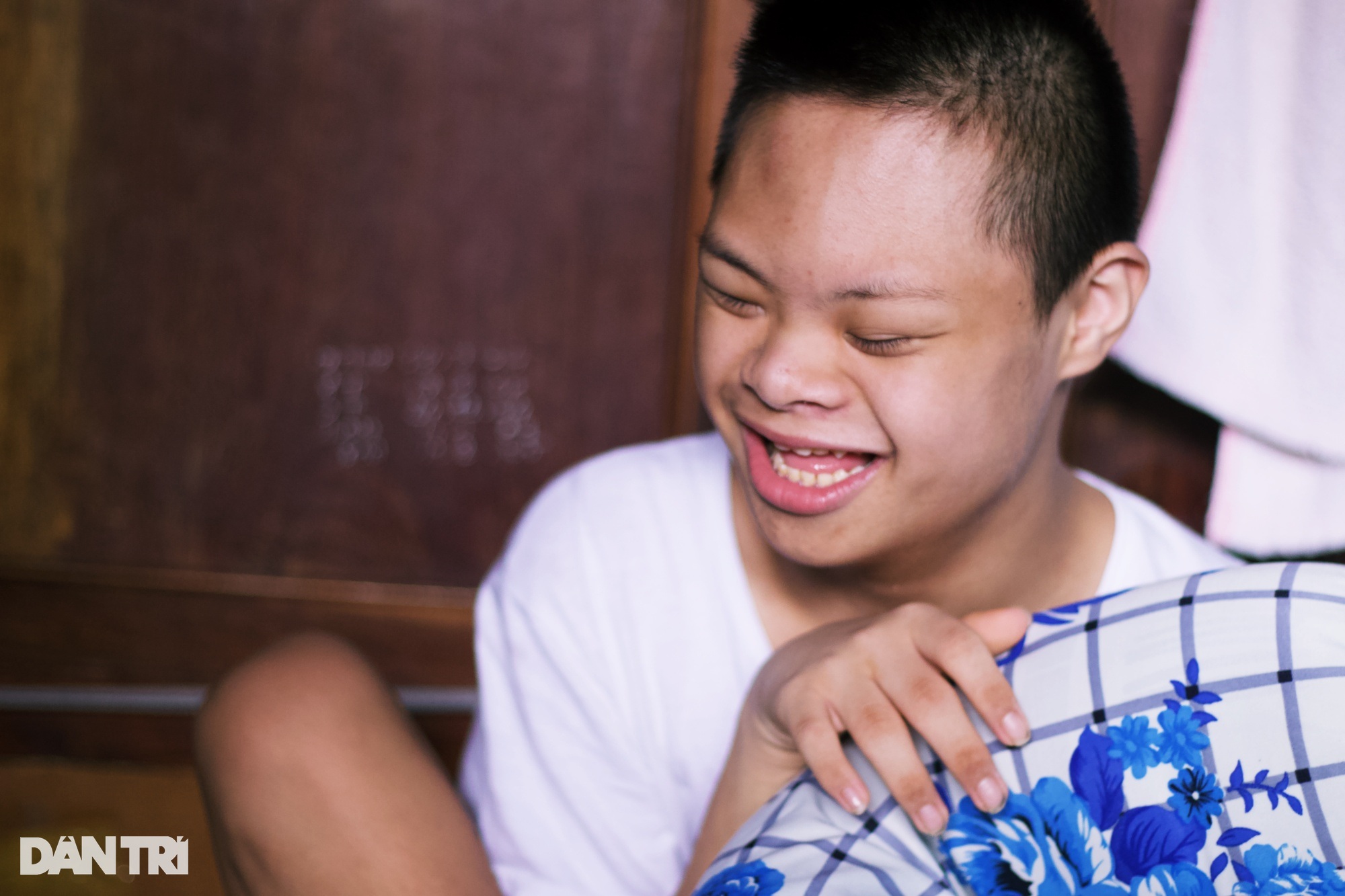 Người phụ nữ 8 năm ở nghĩa trang chăm con: Mong lúc mất được nghe tiếng mẹ! - 3 Người phụ nữ 8 năm ở nghĩa trang chăm con: Mong lúc mất được nghe tiếng mẹ! - 3