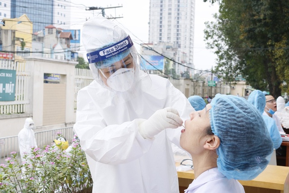 Lo chủng virus biến thể siêu lây nhiễm, xét nghiệm toàn bộ nhân viên y tế - 1 Lo chủng virus biến thể siêu lây nhiễm, xét nghiệm toàn bộ nhân viên y tế - 1