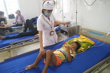 Ăn nấm rừng, 6 người trong một gia đình nghi bị ngộ độc