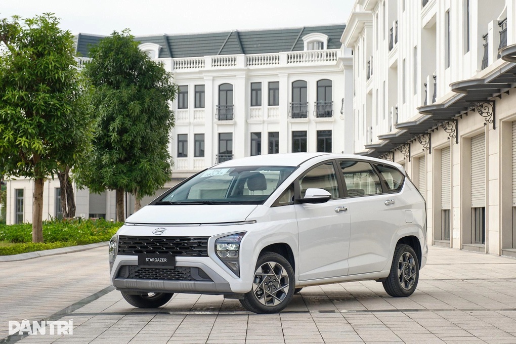 Mẫu xe 7 chỗ này được giảm giá cả trăm triệu đồng, rẻ ngang Toyota Vios - 1 Mẫu xe 7 chỗ này được giảm giá cả trăm triệu đồng, rẻ ngang Toyota Vios - 1