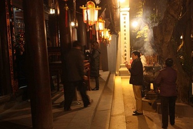 "Ngỡ ngàng" chuyện kể giao thừa của một thanh niên Mỹ (kỳ II)