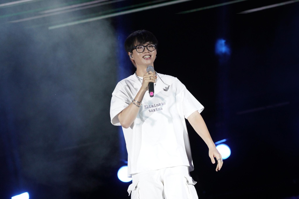 Anh trai SOOBIN, Mono và Anh Tú khuấy động đêm nhạc sinh viên - 3 Anh trai SOOBIN, Mono và Anh Tú khuấy động đêm nhạc sinh viên - 3