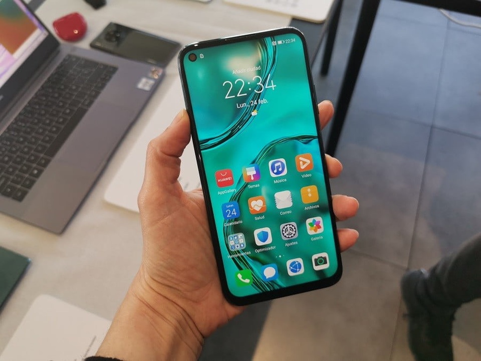 Cận cảnh Huawei P40 Lite với cụm 4 camera thiết kế giống... iPhone 12 - 3 Cận cảnh Huawei P40 Lite với cụm 4 camera thiết kế giống... iPhone 12 - 3