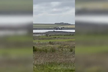 Chuyến bay ngắn nhất thế giới hết 74 giây, chưa kịp uống nước đã hạ cánh