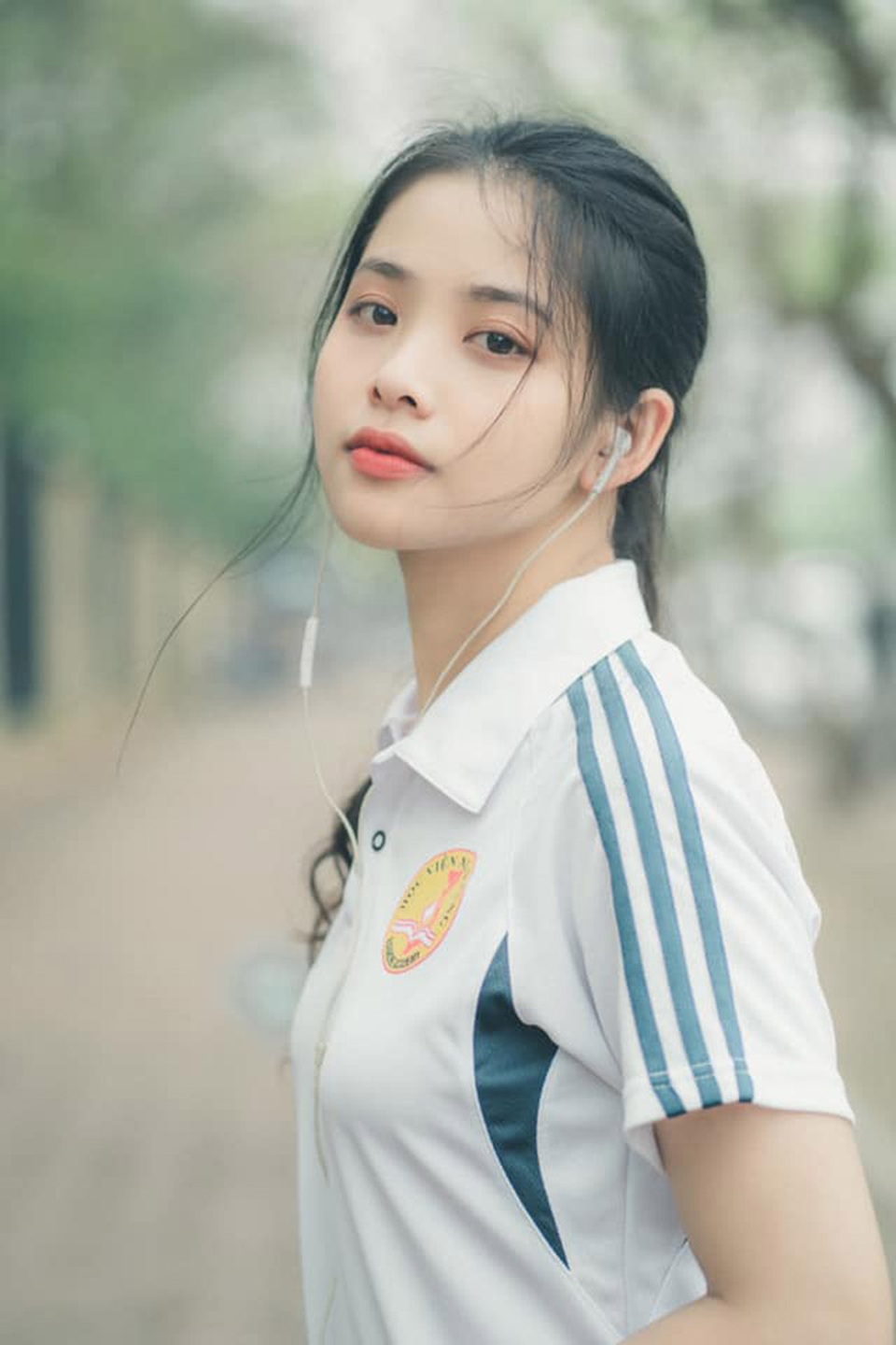 Vẻ đẹp dung dị “hút ánh nhìn” của nữ sinh Ngân hàng - 1 Vẻ đẹp dung dị “hút ánh nhìn” của nữ sinh Ngân hàng - 1