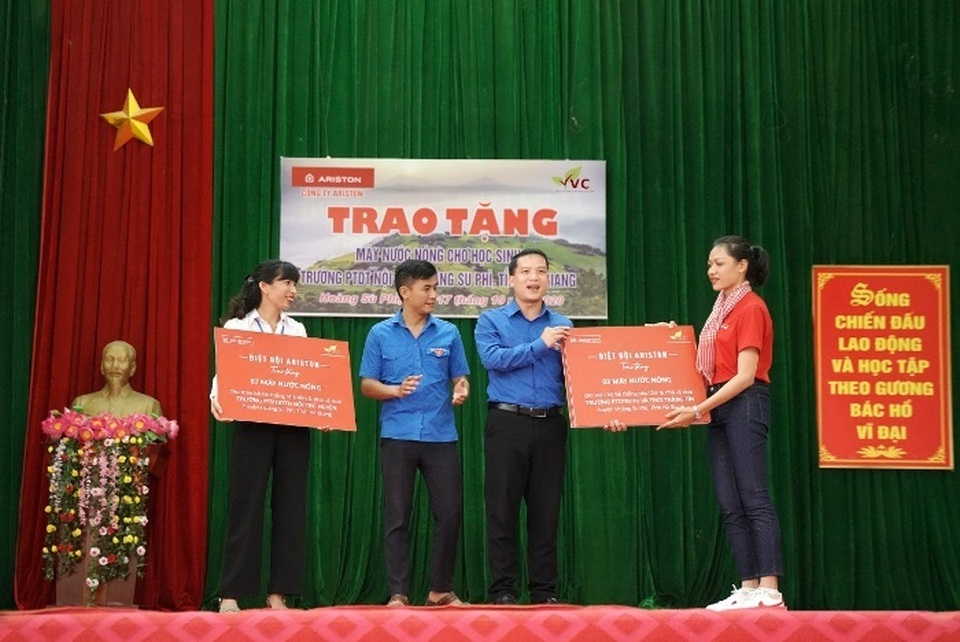 Ariston mang sự thoải mái tới hơn 1000 học sinh huyện Hoàng Su Phì - 3 Ariston mang sự thoải mái tới hơn 1000 học sinh huyện Hoàng Su Phì - 3