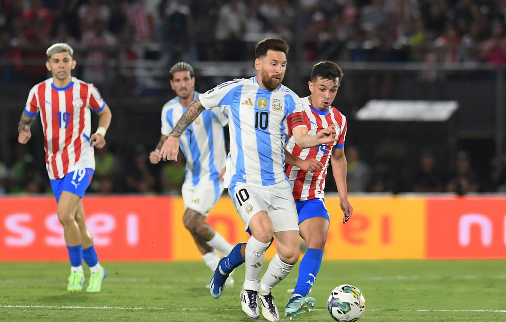 Messi mờ nhạt, Argentina thua ngược Paraguay - 1