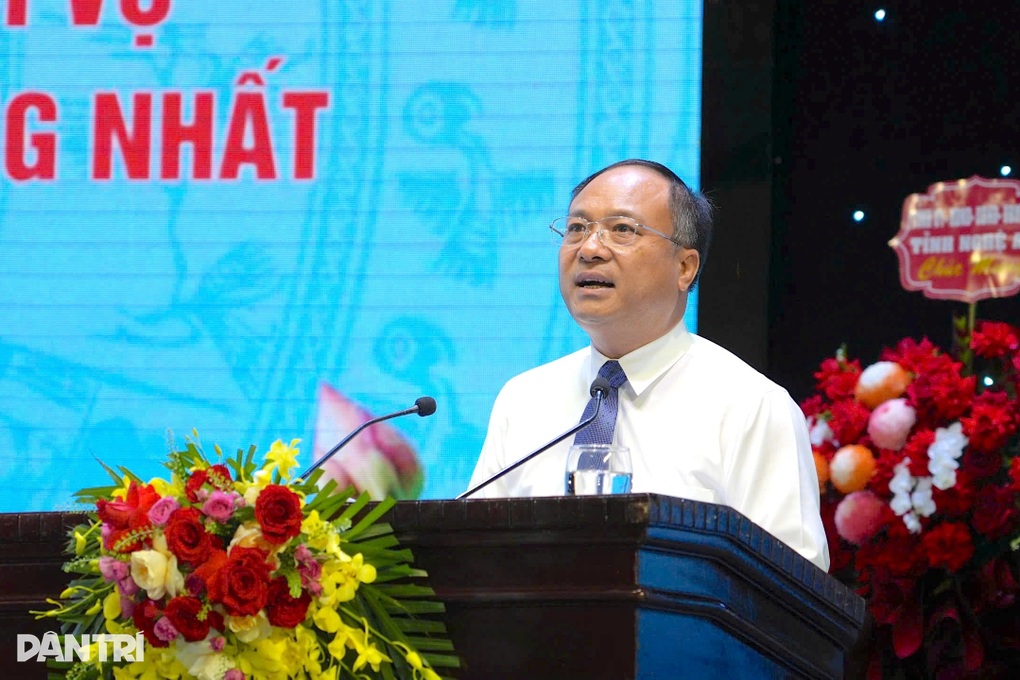 Bí thư Nghệ An: Ngành Nội vụ cần quan tâm đặc biệt đến người có công - 2 Bí thư Nghệ An: Ngành Nội vụ cần quan tâm đặc biệt đến người có công - 2