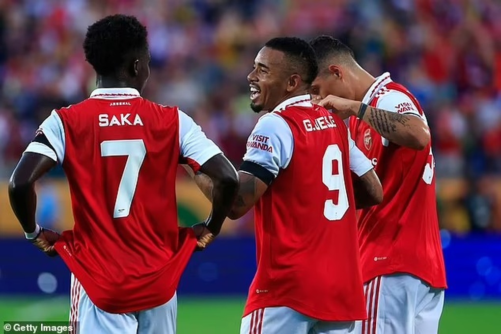 Đội nhà thua sốc Arsenal, cổ động viên Chelsea đòi mua gấp C.Ronaldo - 1 Đội nhà thua sốc Arsenal, cổ động viên Chelsea đòi mua gấp C.Ronaldo - 1