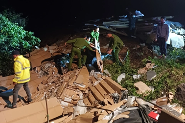 Xe tải gặp nạn trên đèo Lò Xo, 2 người tử vong