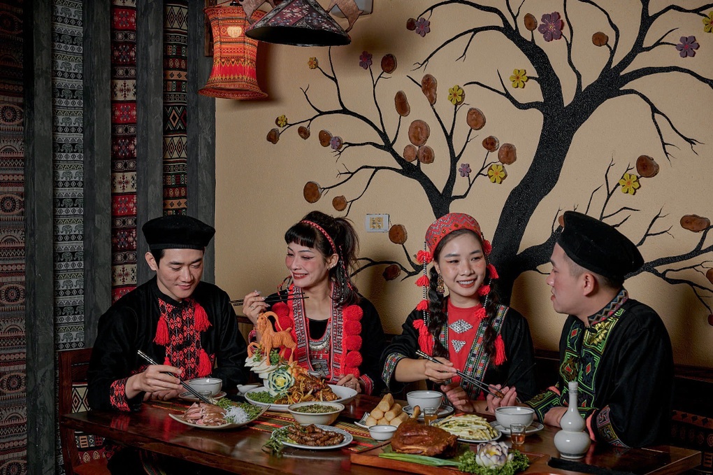 Song Dương: Lạc bước vào núi rừng Tây Bắc giữa phồn hoa Hà Nội - 1 Song Dương: Lạc bước vào núi rừng Tây Bắc giữa phồn hoa Hà Nội - 1