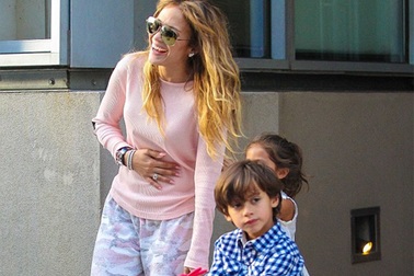 Jennifer Lopez - Bà mẹ hai con bốc lửa